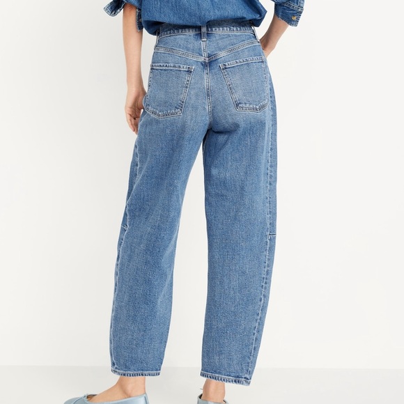 Old Navy Petite High-Waisted Barrel Ankle Jeans - Picture 2 of 5